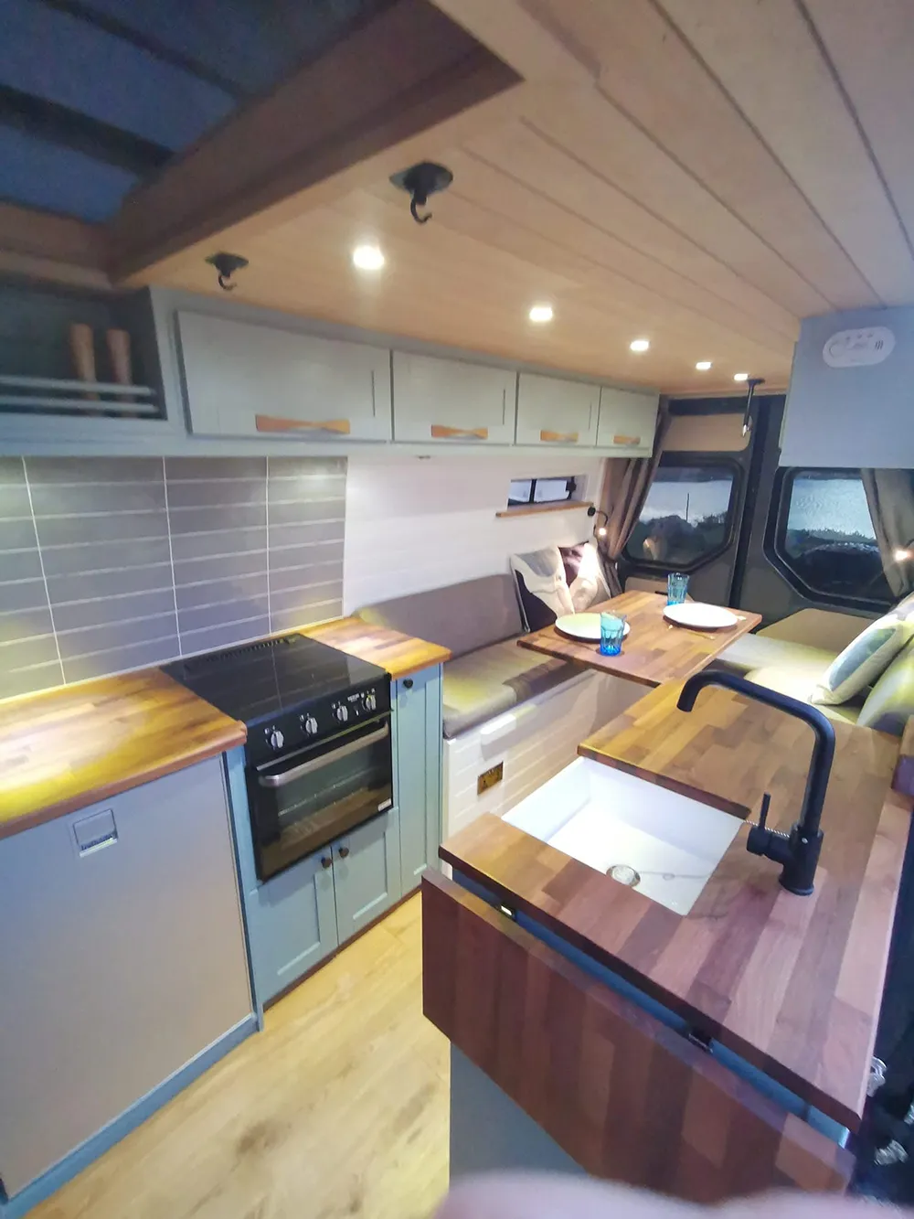 VW Crafter Nell - kitchen